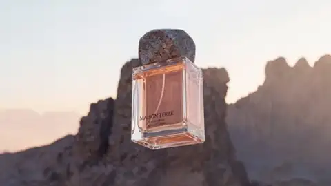 Luxury product reveal 4K